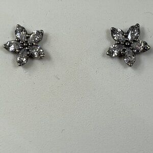 Sterling Silver (snowflake) Flower Cubic Zirconia Stud earrings, New